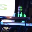 Fabrizio Allegrini al pianoforte e alle tastiere in concerto.